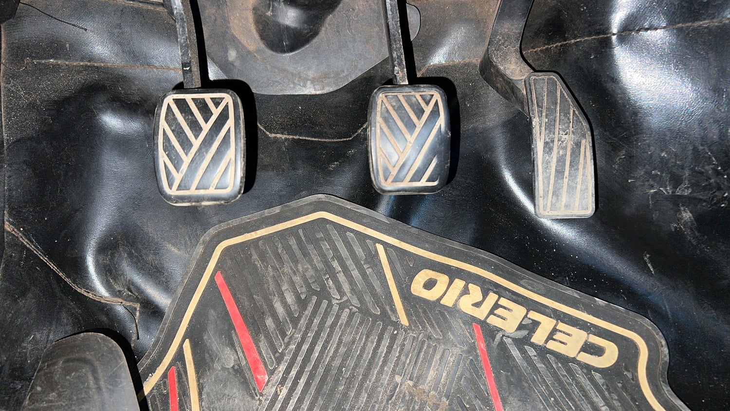 Used 2014 Maruti Suzuki Celerio VXi Petrol Manual interior PEDALS VIEW