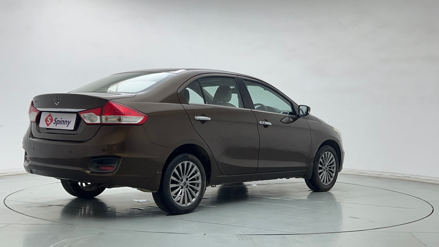 Used 2017 Maruti Suzuki Ciaz Alpha 1.4 MT Petrol Manual exterior RIGHT REAR CORNER VIEW