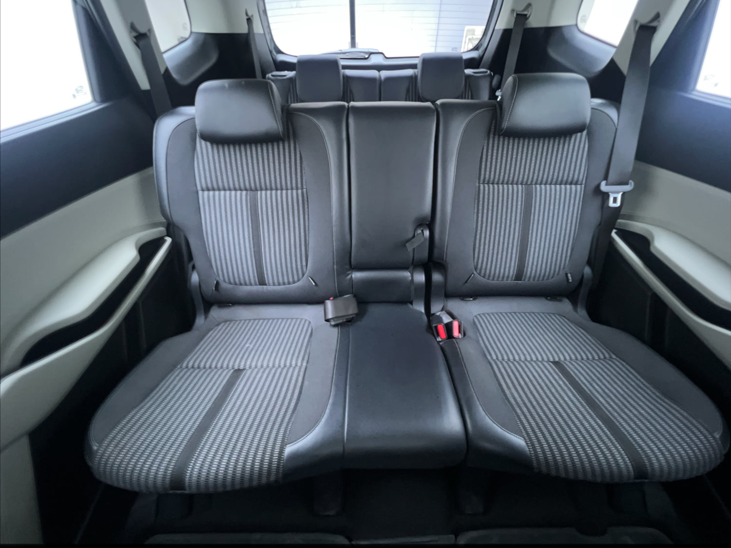 Used 2022 Kia Carens Prestige Plus 1.4 Petrol MT 7 STR Petrol Manual interior REAR SEAT CONDITION VIEW
