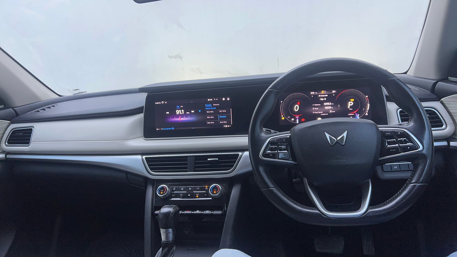Used 2024 Mahindra XUV700 AX 7 Petrol AT Luxury Pack 7 STR Petrol Automatic interior DASHBOARD VIEW