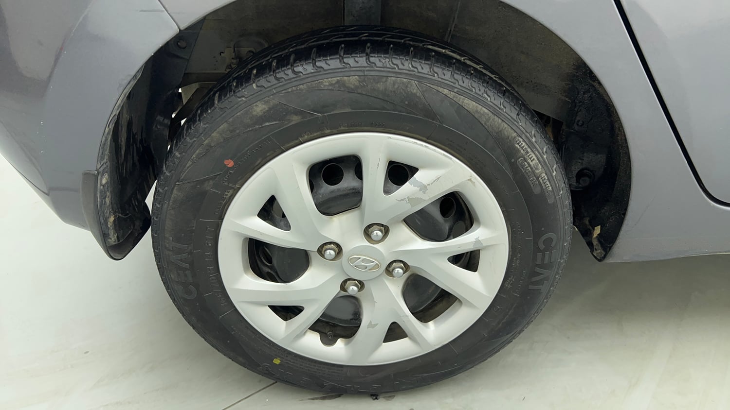 Used 2018 Hyundai Grand i10 Sportz 1.2 Kappa VTVT CNG (Outside Fitted) Cng Manual tyres RIGHT REAR TYRE RIM VIEW