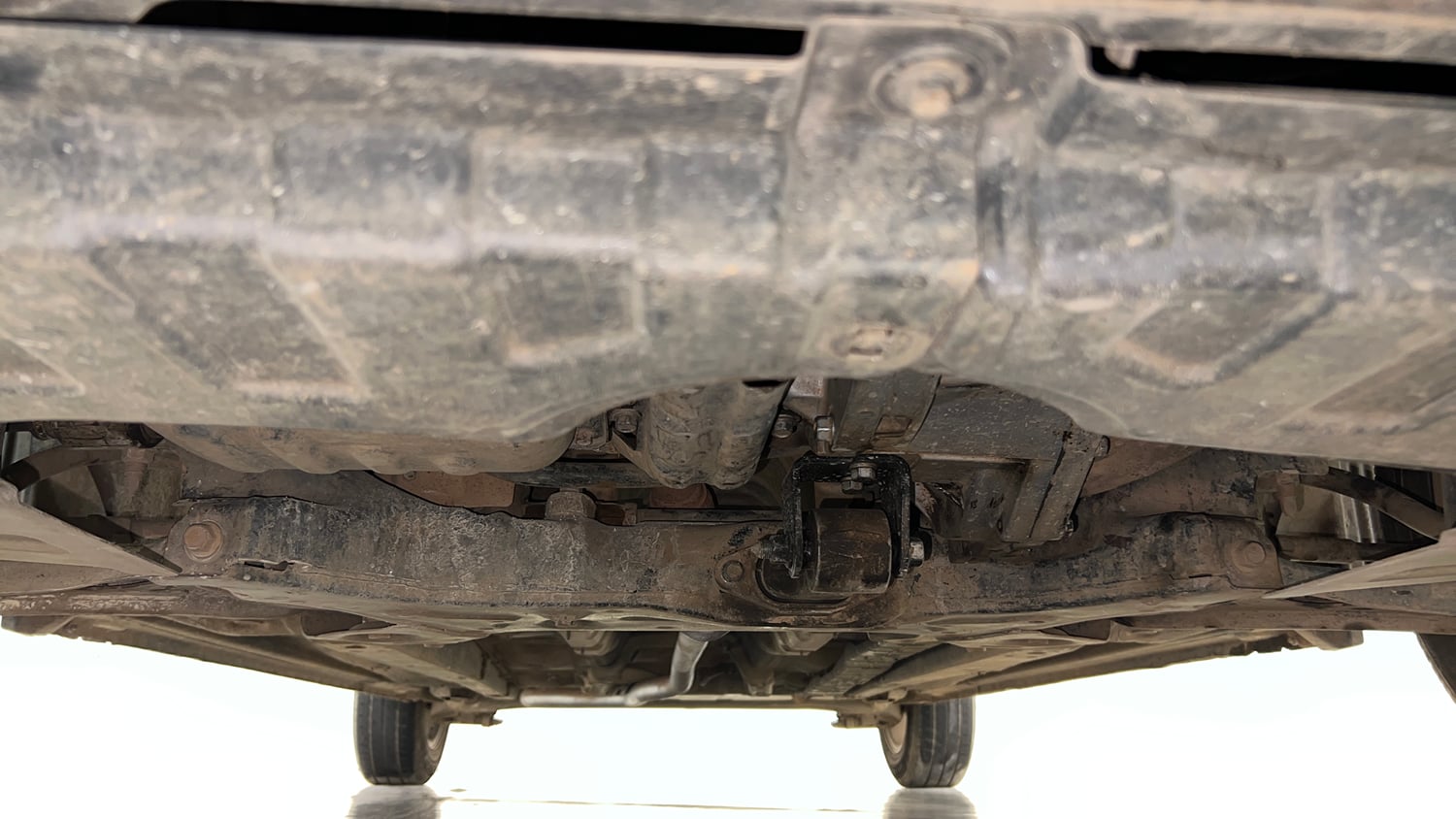 Used 2013 Hyundai i20 Magna (O) 1.2 Petrol Manual extra FRONT LEFT UNDERBODY VIEW