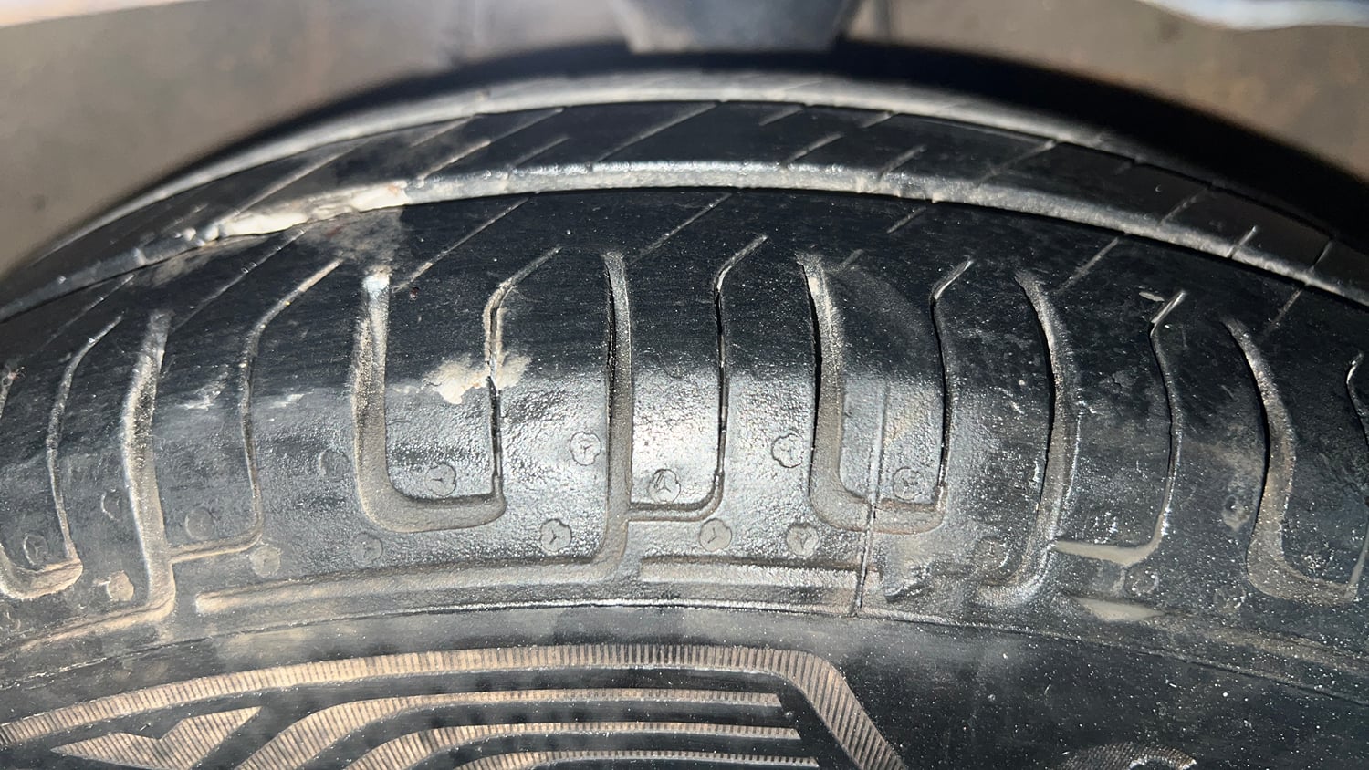 Used 2015 Hyundai i10 Magna 1.1 CNG (Outside Fitted) Cng Manual tyres RIGHT FRONT TYRE TREAD VIEW