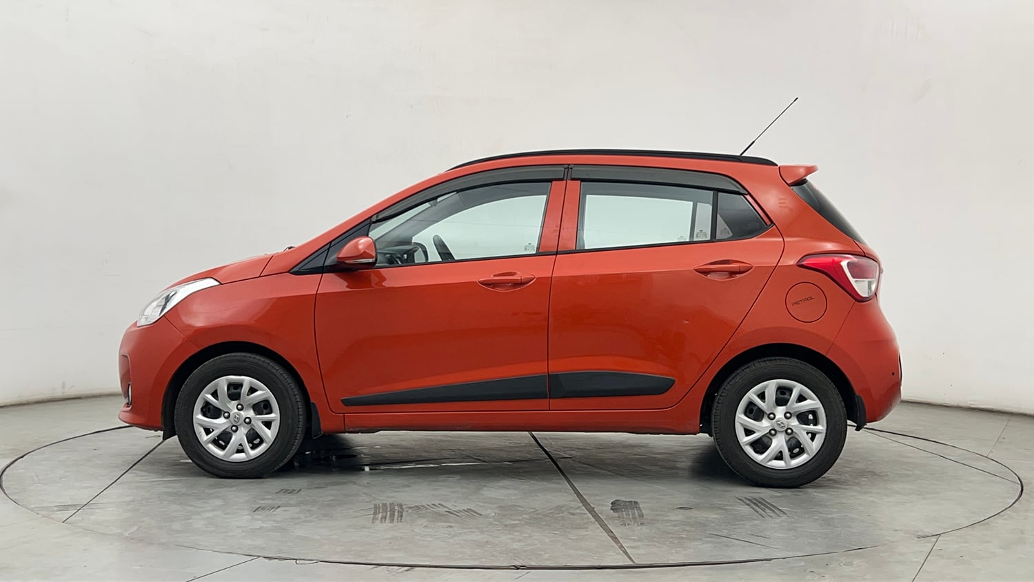 Used 2018 Hyundai Grand i10 Sportz 1.2 Kappa VTVT Petrol Manual exterior LEFT SIDE VIEW