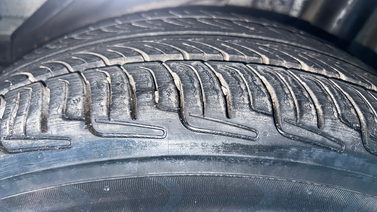Used 2014 Honda Amaze 1.2 S i-VTEC CNG (Outside Fitted) Cng Manual tyres LEFT REAR TYRE TREAD VIEW