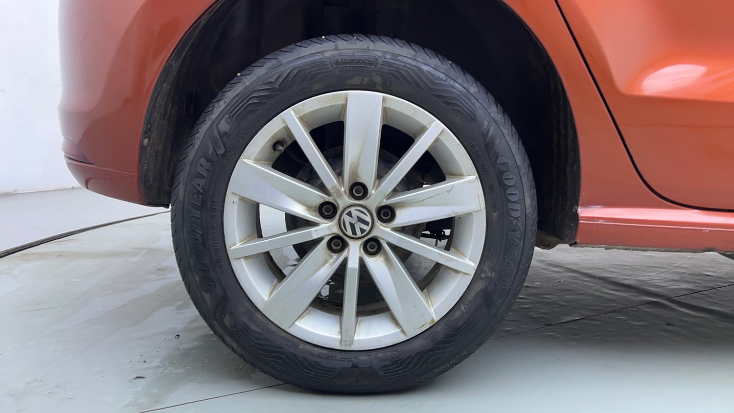Used 2015 Volkswagen Polo Highline1.2L (P) Petrol Manual tyres RIGHT REAR TYRE RIM VIEW
