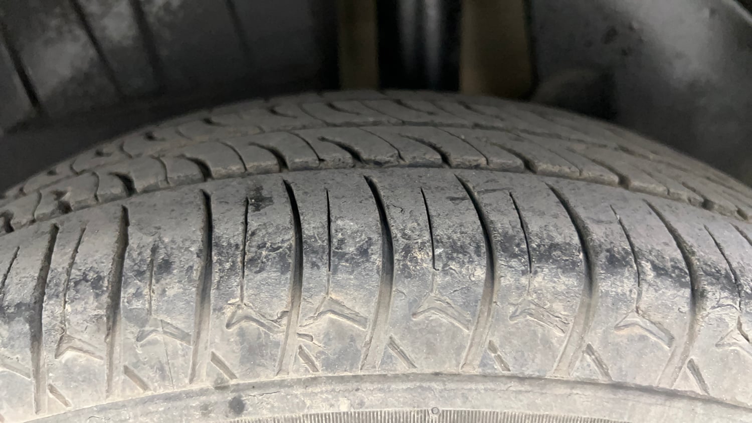 Used 2019 Maruti Suzuki Dzire VDi AMT Diesel Automatic tyres LEFT REAR TYRE TREAD VIEW