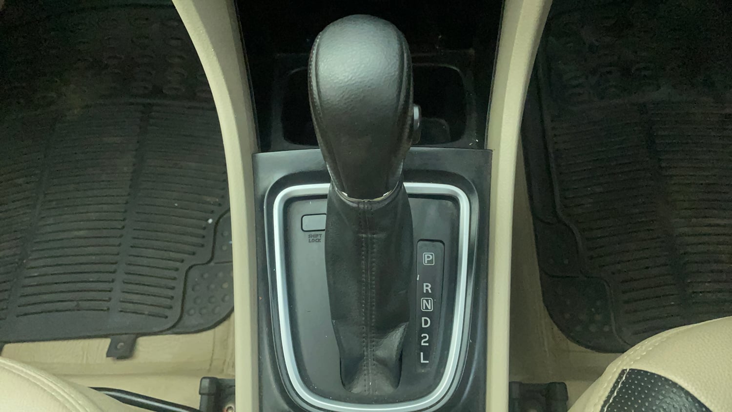 Used 2018 Maruti Suzuki Ciaz Delta 1.4 AT Petrol Automatic interior GEAR  KNOB VIEW