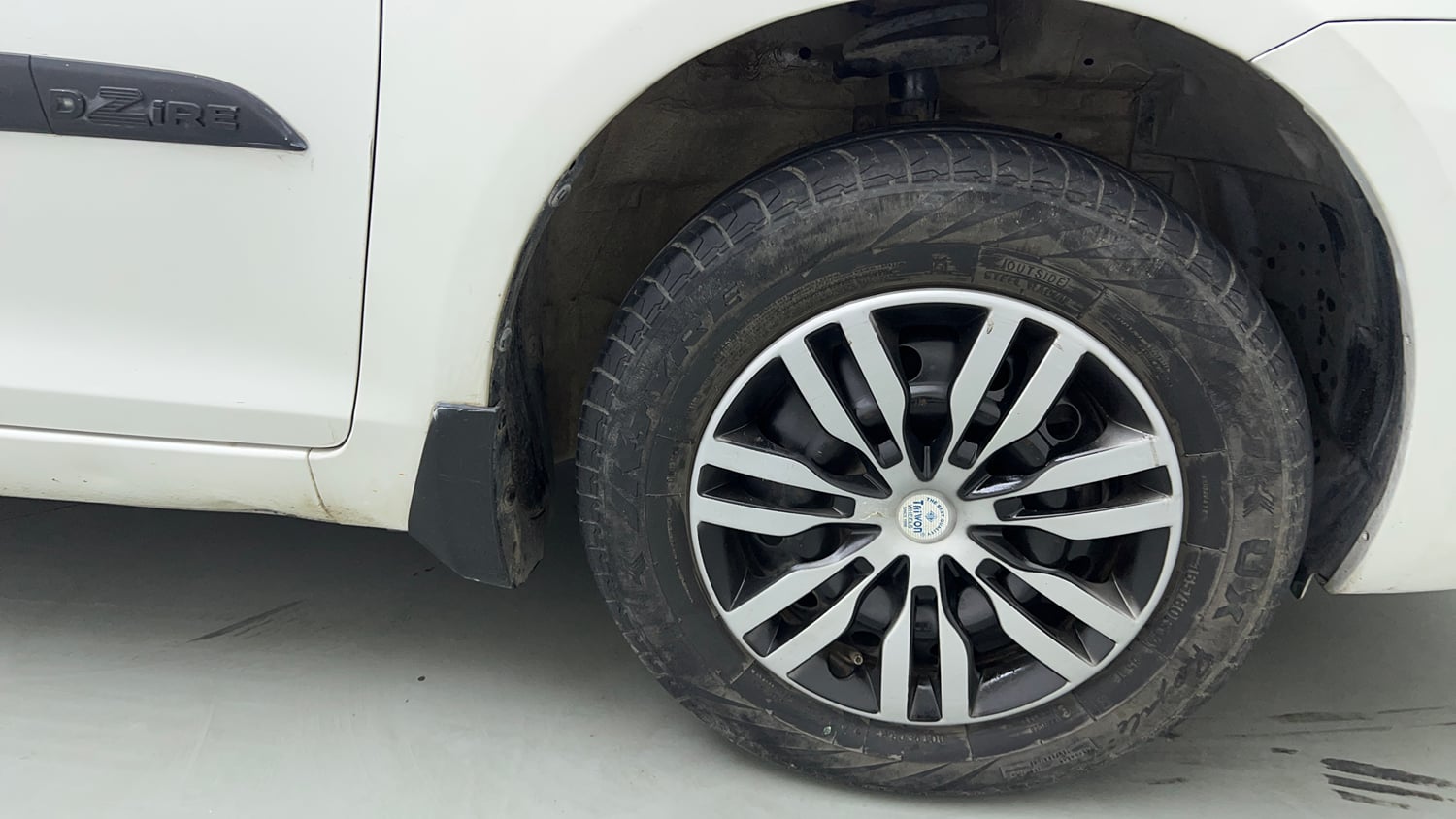 Used 2014 Maruti Suzuki Swift Dzire VXI Petrol Manual tyres RIGHT FRONT TYRE RIM VIEW