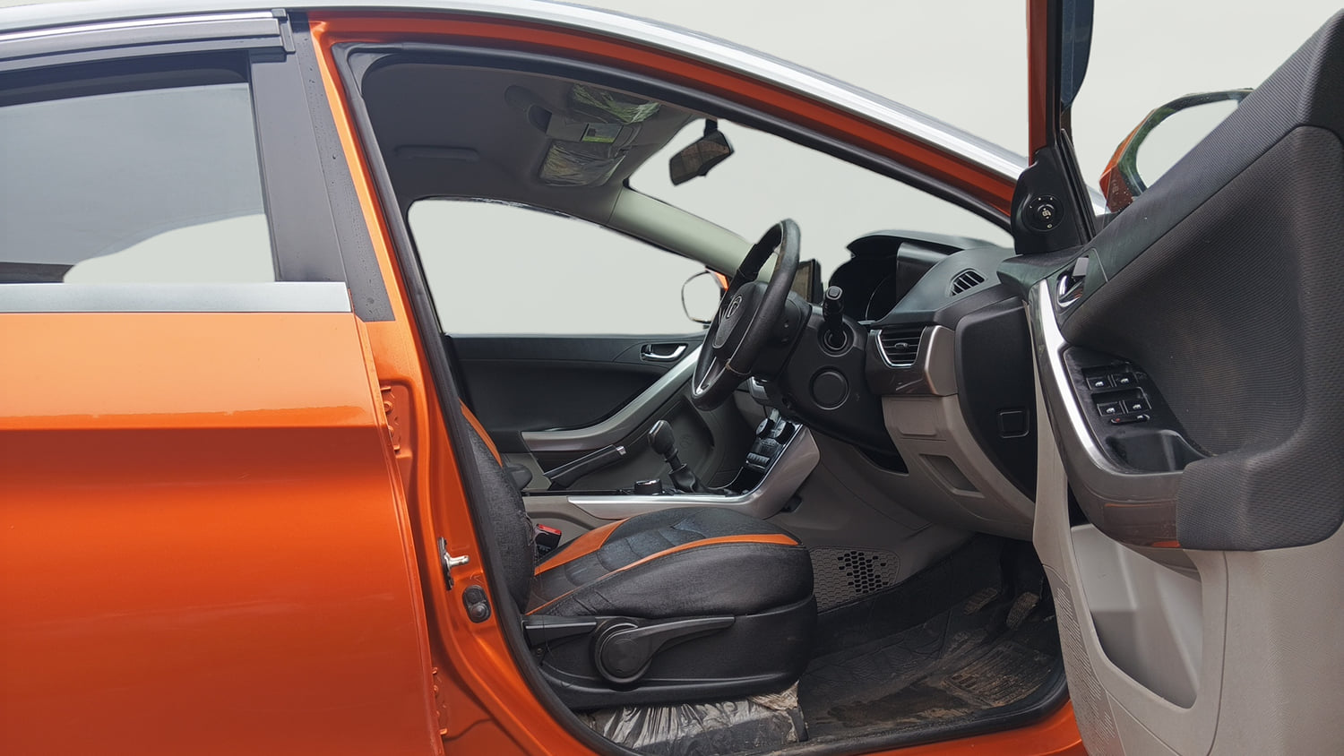 Used 2018 Tata Nexon XZ Plus Diesel Dual Tone Diesel Manual interior RIGHT SIDE FRONT DOOR CABIN VIEW