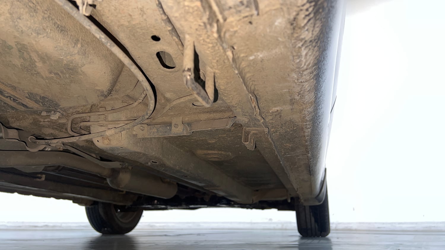 Used 2017 Maruti Suzuki Ciaz Alpha 1.4 MT Petrol Manual extra REAR RIGHT UNDERBODY VIEW
