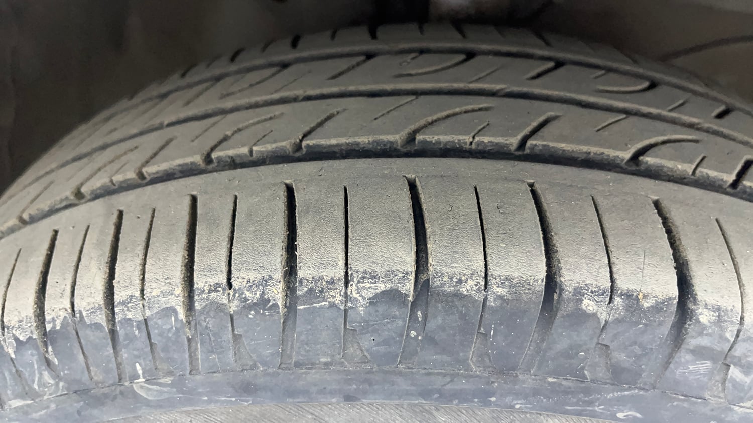 Used 2014 Honda Amaze 1.2 S i-VTEC Petrol Manual tyres RIGHT FRONT TYRE TREAD VIEW