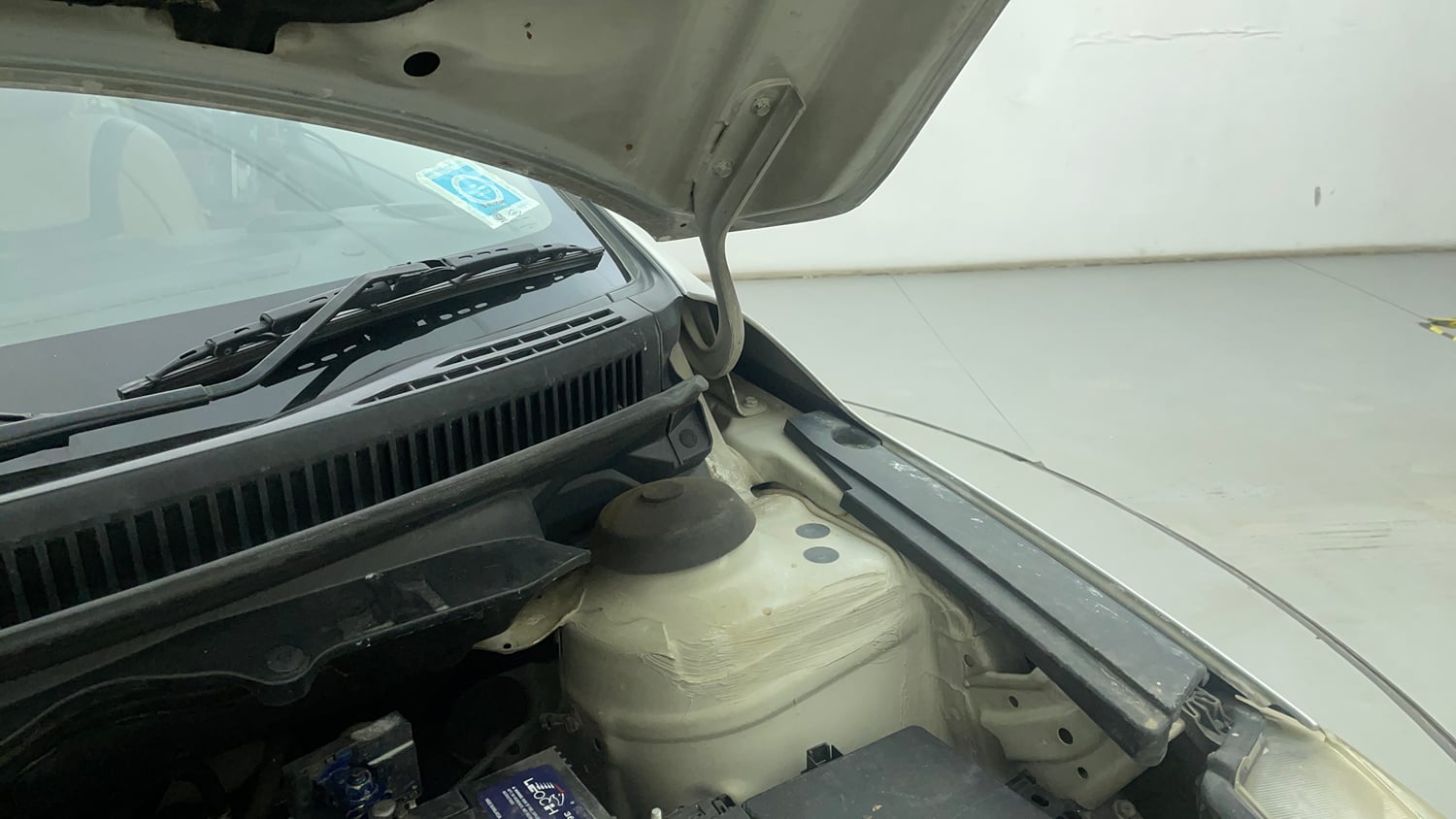 Used 2018 Maruti Suzuki Ciaz Delta 1.4 AT Petrol Automatic engine ENGINE LEFT SIDE HINGE & APRON VIEW