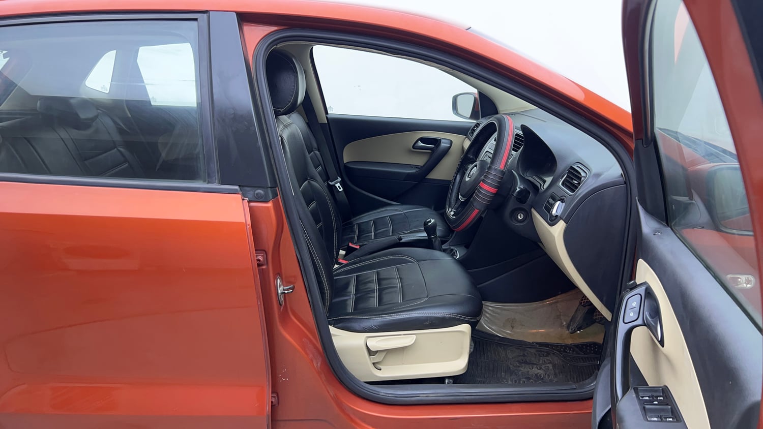 Used 2015 Volkswagen Polo Highline1.2L (P) Petrol Manual interior RIGHT SIDE FRONT DOOR CABIN VIEW