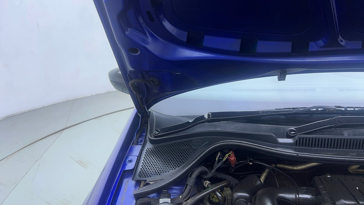 Used 2019 Volkswagen Polo Highline Plus 1.0 (P) 16 Alloy Petrol Manual engine ENGINE RIGHT SIDE HINGE & APRON VIEW