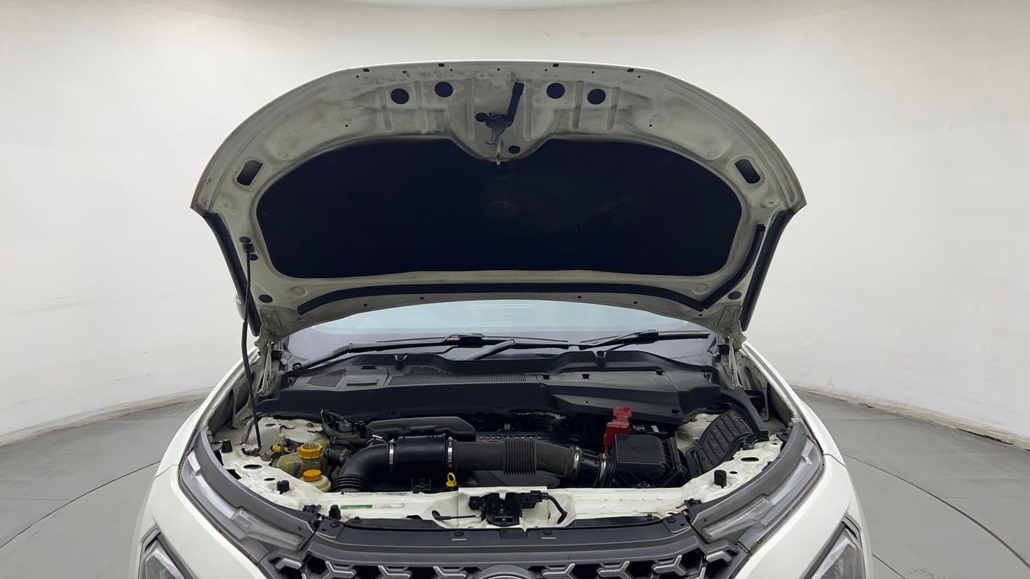 Used 2022 Tata Safari XTA Plus Diesel Automatic engine ENGINE & BONNET OPEN FRONT VIEW