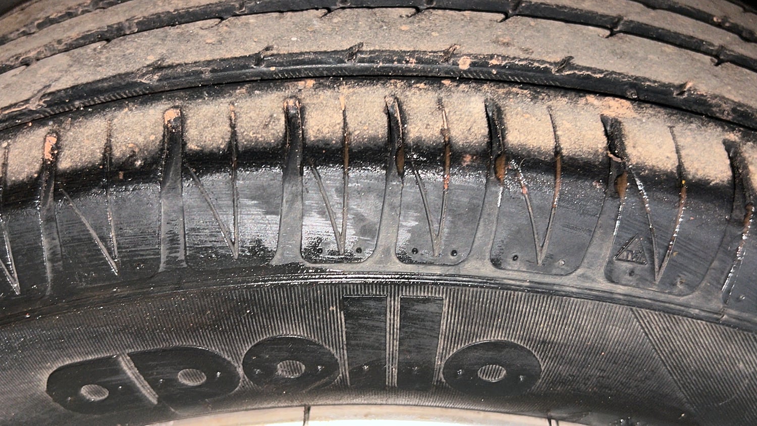 Used 2016 Honda City V Petrol Manual tyres RIGHT REAR TYRE TREAD VIEW