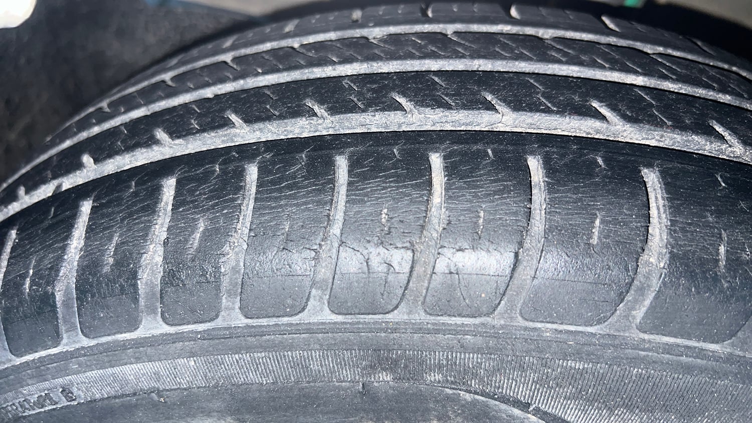 Used 2019 Maruti Suzuki Dzire VXi Petrol Manual tyres LEFT FRONT TYRE TREAD VIEW