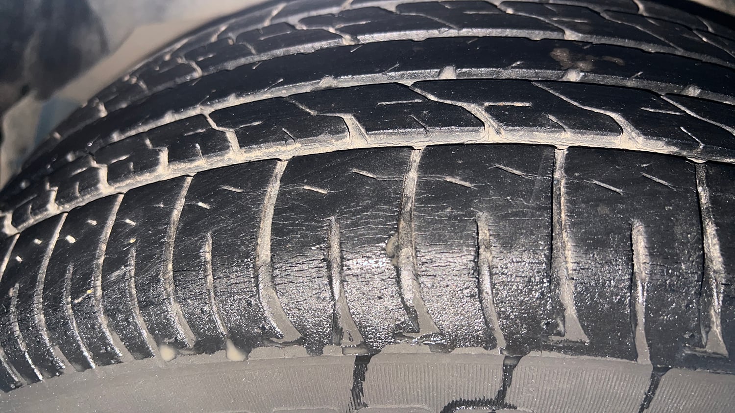 Used 2016 Maruti Suzuki Ertiga VXI CNG Cng Manual tyres RIGHT REAR TYRE TREAD VIEW