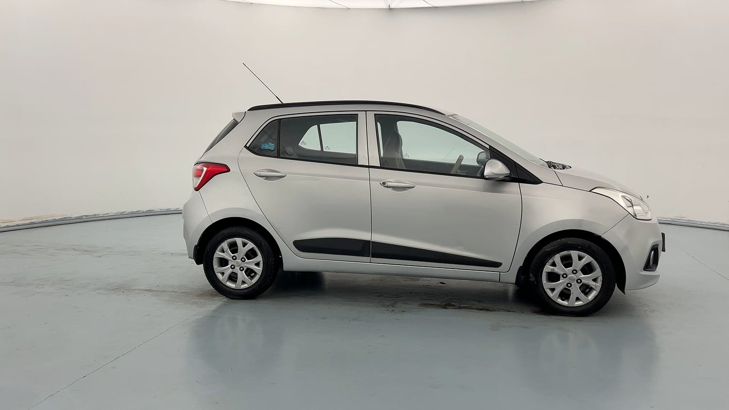 Used 2016 Hyundai Grand i10 Sportz 1.2 Kappa VTVT Petrol Manual exterior RIGHT SIDE VIEW