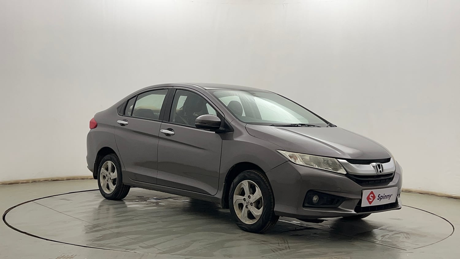 Used 2016 Honda City V Petrol Manual exterior RIGHT FRONT CORNER VIEW