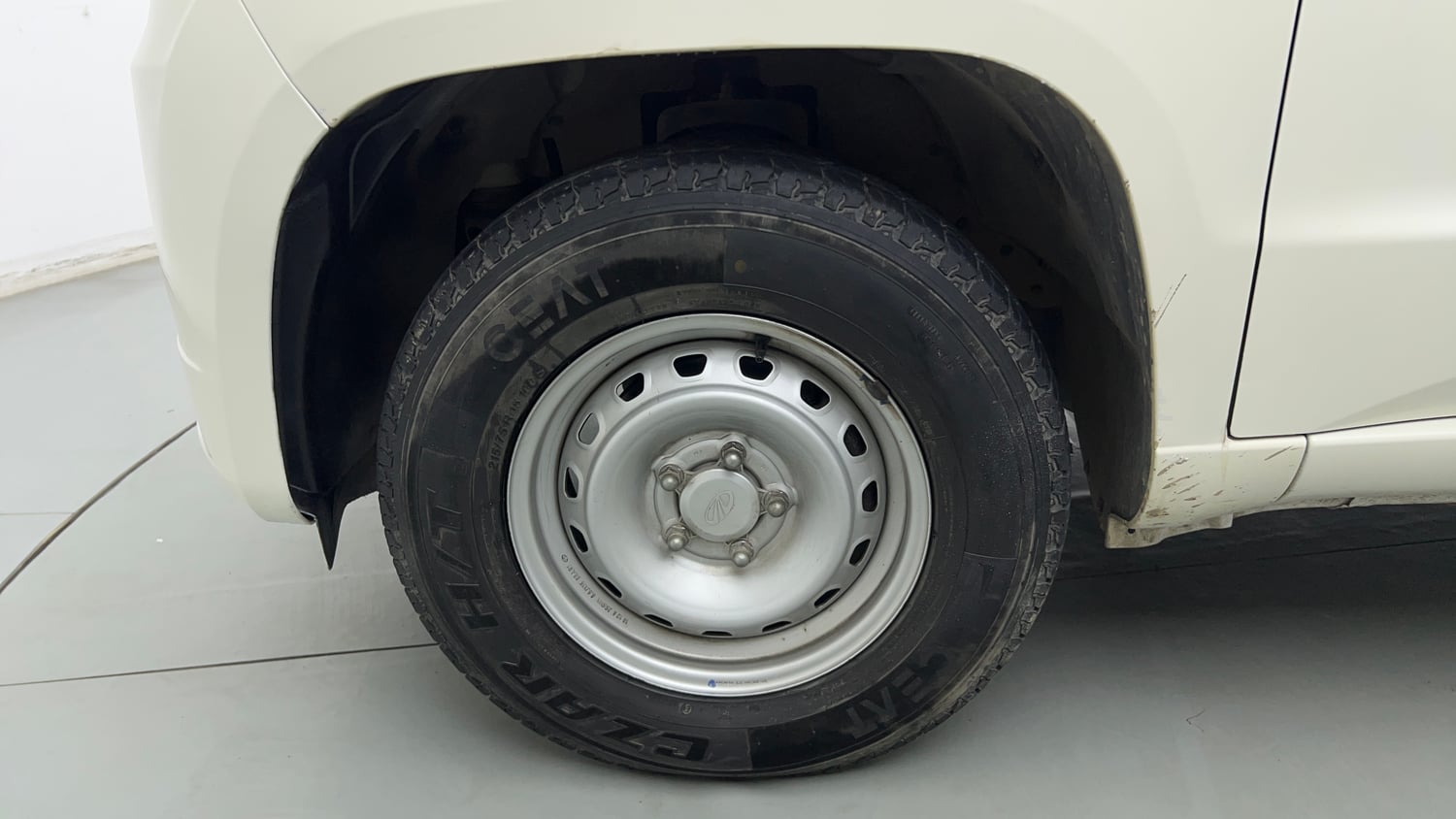 Used 2019 Mahindra TUV300 T4 Plus Diesel Manual tyres LEFT FRONT TYRE RIM VIEW