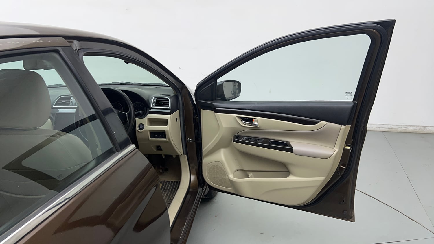 Used 2017 Maruti Suzuki Ciaz Alpha 1.4 MT Petrol Manual interior RIGHT FRONT DOOR OPEN VIEW