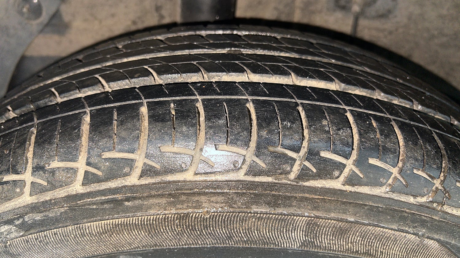 Used 2018 Hyundai Elite i20 Asta 1.2 AT Petrol Automatic tyres RIGHT REAR TYRE TREAD VIEW