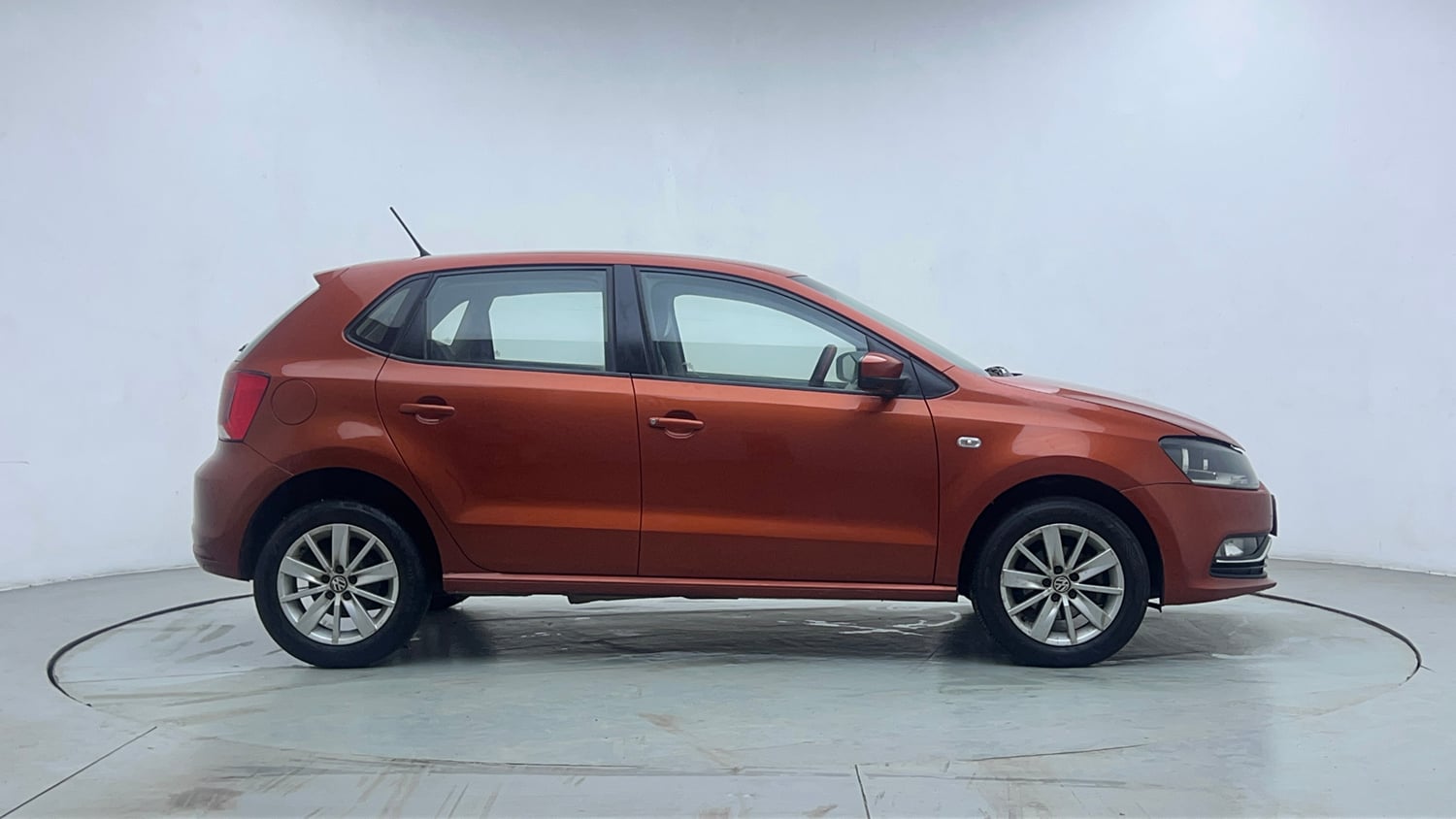 Used 2015 Volkswagen Polo Highline1.2L (P) Petrol Manual exterior RIGHT SIDE VIEW