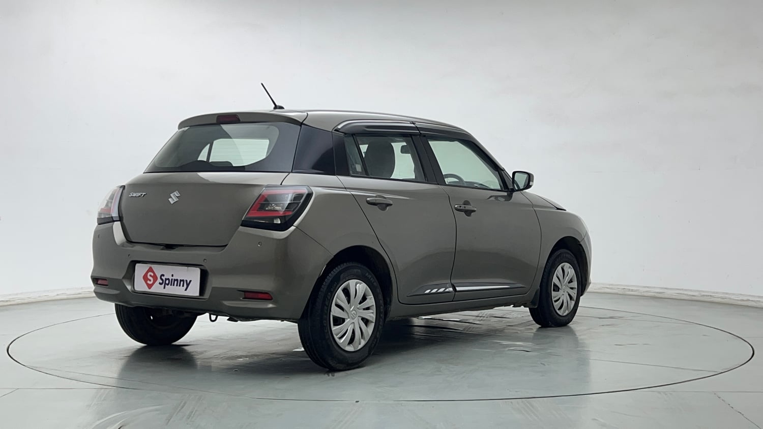 Used 2024 Maruti Suzuki Swift VXi (O) AMT Petrol Automatic exterior RIGHT REAR CORNER VIEW