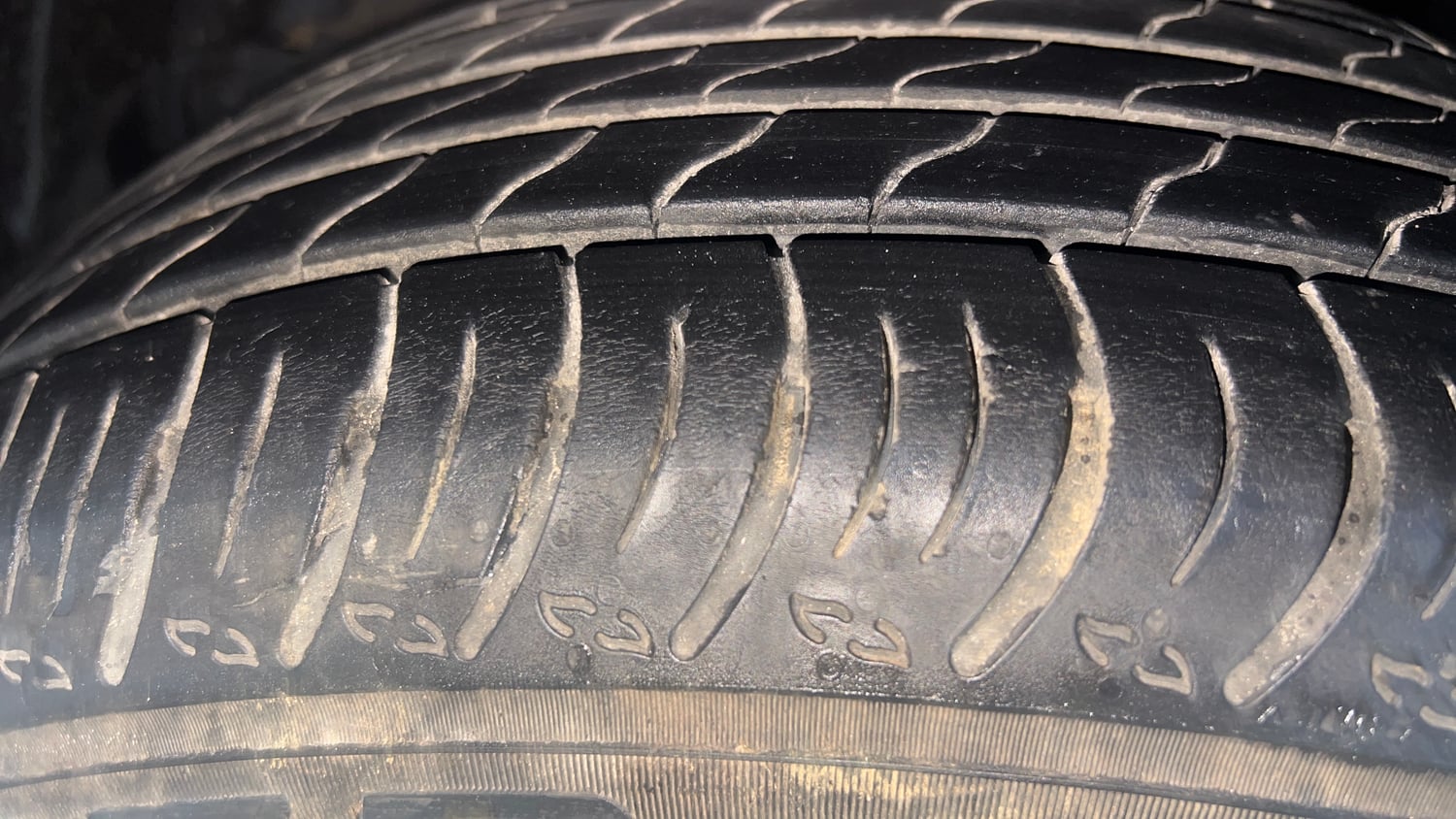 Used 2017 Maruti Suzuki Ciaz Alpha 1.4 MT Petrol Manual tyres LEFT FRONT TYRE TREAD VIEW