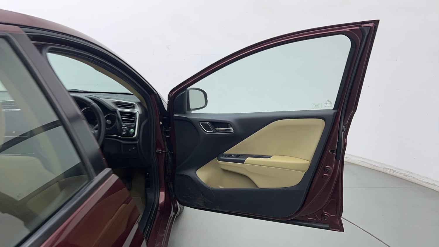 Used 2018 Honda City V CVT Petrol Petrol Automatic interior RIGHT FRONT DOOR OPEN VIEW