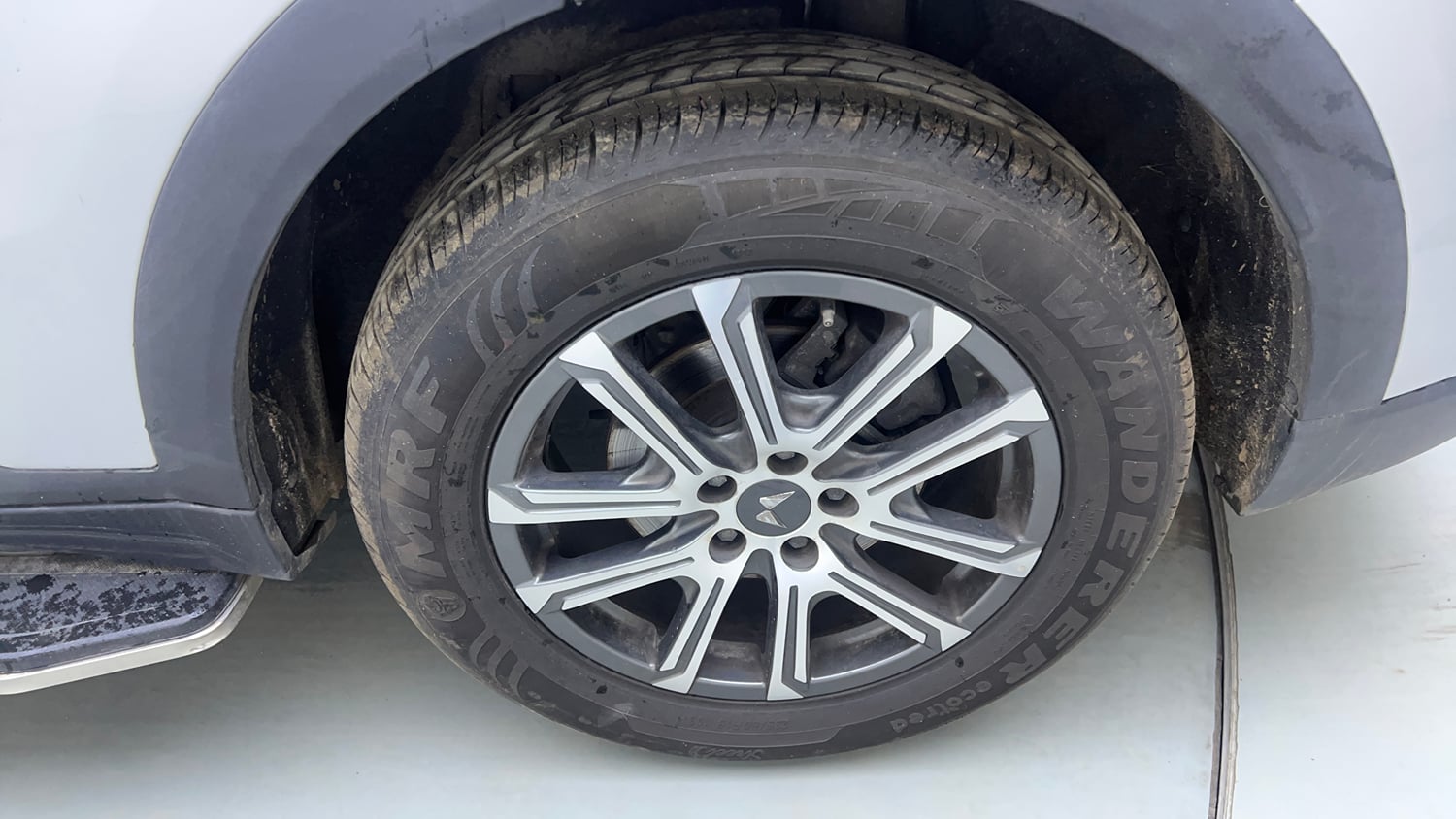 Used 2024 Mahindra XUV700 AX 7 Petrol AT Luxury Pack 7 STR Petrol Automatic tyres LEFT REAR TYRE RIM VIEW