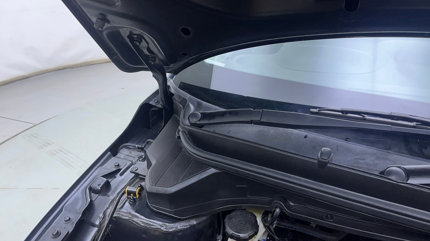 Used 2024 Hyundai New i20 Asta (O) 1.2 MT Petrol Manual engine ENGINE RIGHT SIDE HINGE & APRON VIEW
