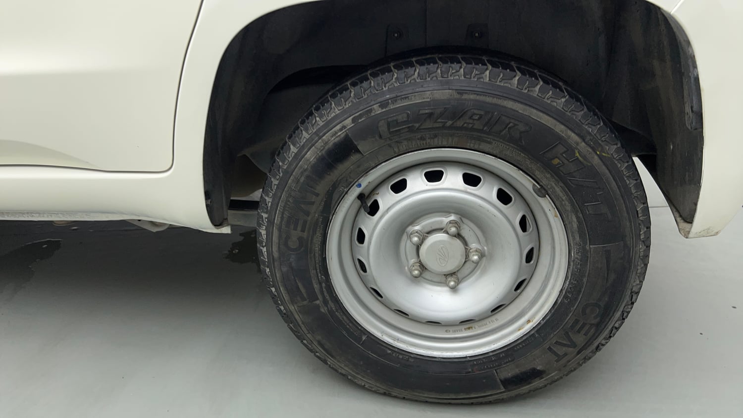 Used 2019 Mahindra TUV300 T4 Plus Diesel Manual tyres LEFT REAR TYRE RIM VIEW