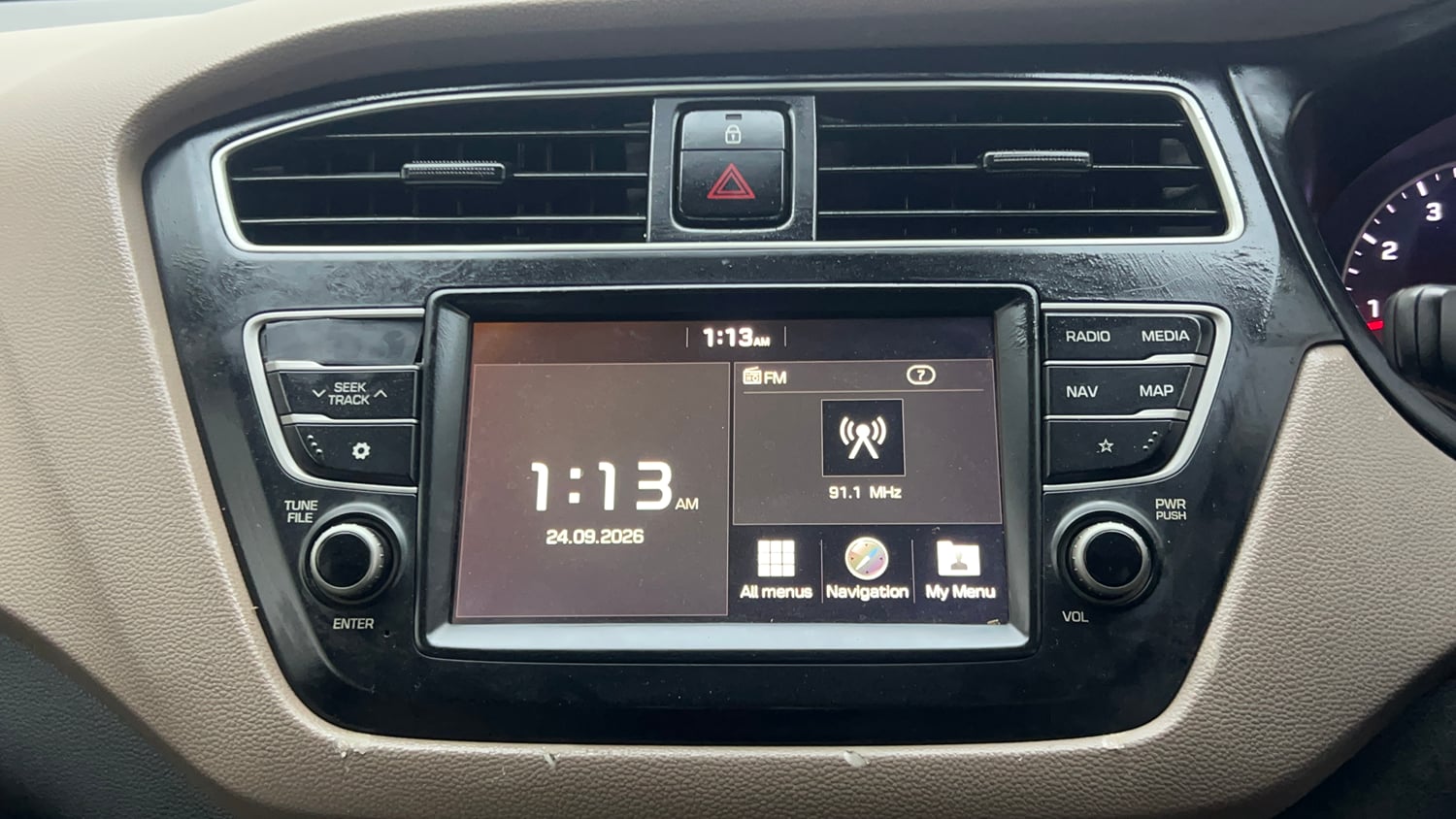 Used 2018 Hyundai Elite i20 Asta 1.2 AT Petrol Automatic top_features Touch screen infotainment system