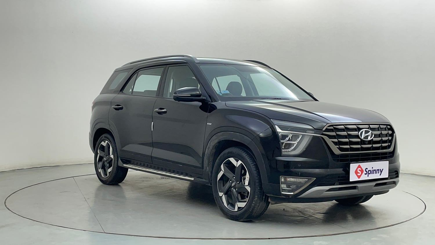 Used 2023 Hyundai Alcazar Signature (O) 6 STR 1.5 Petrol DCT Petrol Automatic exterior RIGHT FRONT CORNER VIEW