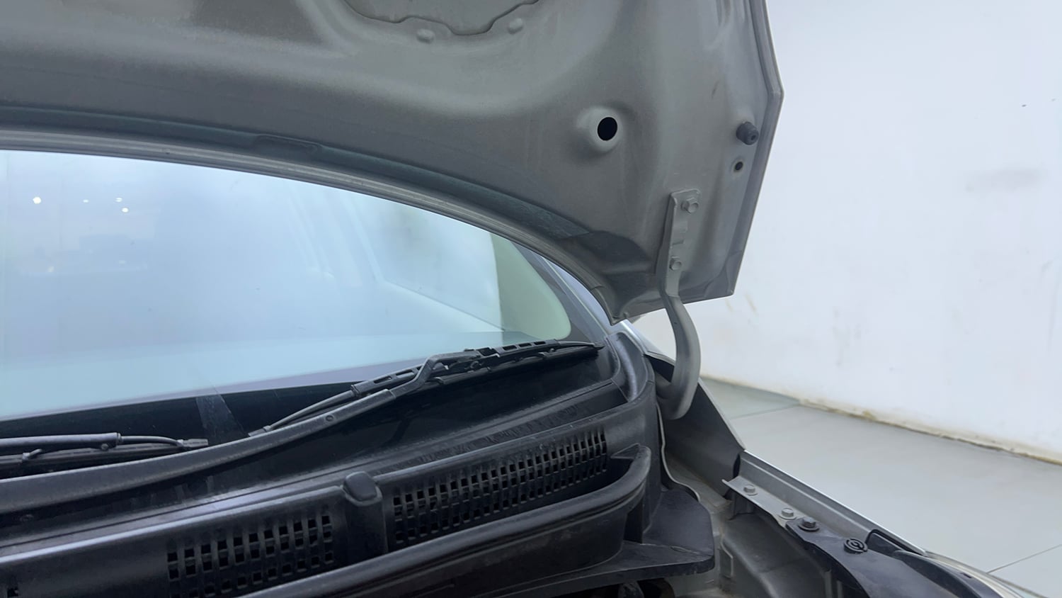 Used 2019 Hyundai Santro Sportz AMT Petrol Automatic engine ENGINE LEFT SIDE HINGE & APRON VIEW