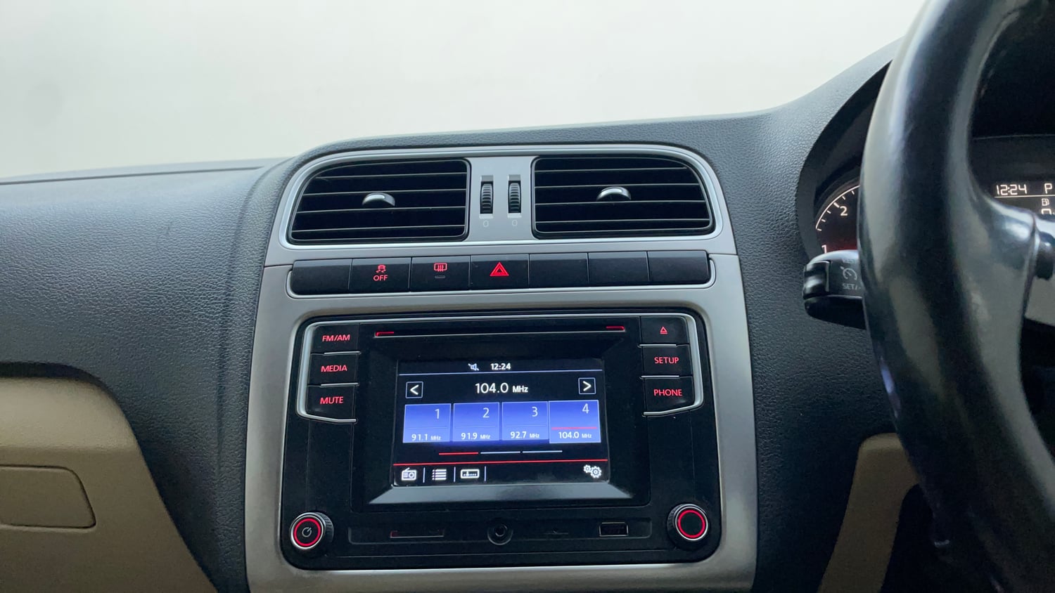 Used 2018 Volkswagen Ameo Highline 1.5L AT Diesel Automatic top_features Integrated (in-dash) music system