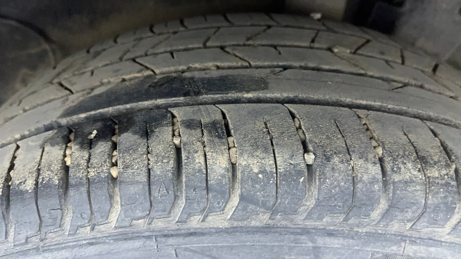 Used 2024 Hyundai New i20 Asta (O) 1.2 MT Petrol Manual tyres LEFT REAR TYRE TREAD VIEW