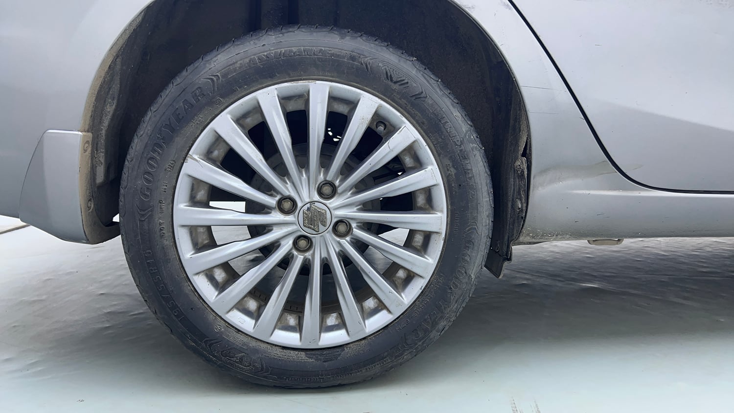 Used 2016 Maruti Suzuki Ciaz ZXI+ AT Petrol Automatic tyres RIGHT REAR TYRE RIM VIEW