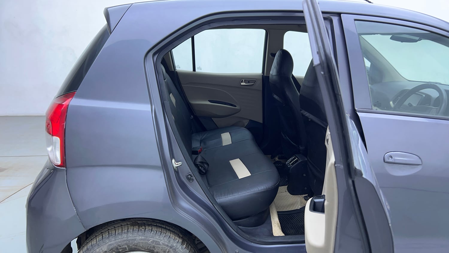 Used 2019 Hyundai Santro Sportz CNG Cng Manual interior RIGHT SIDE REAR DOOR CABIN VIEW