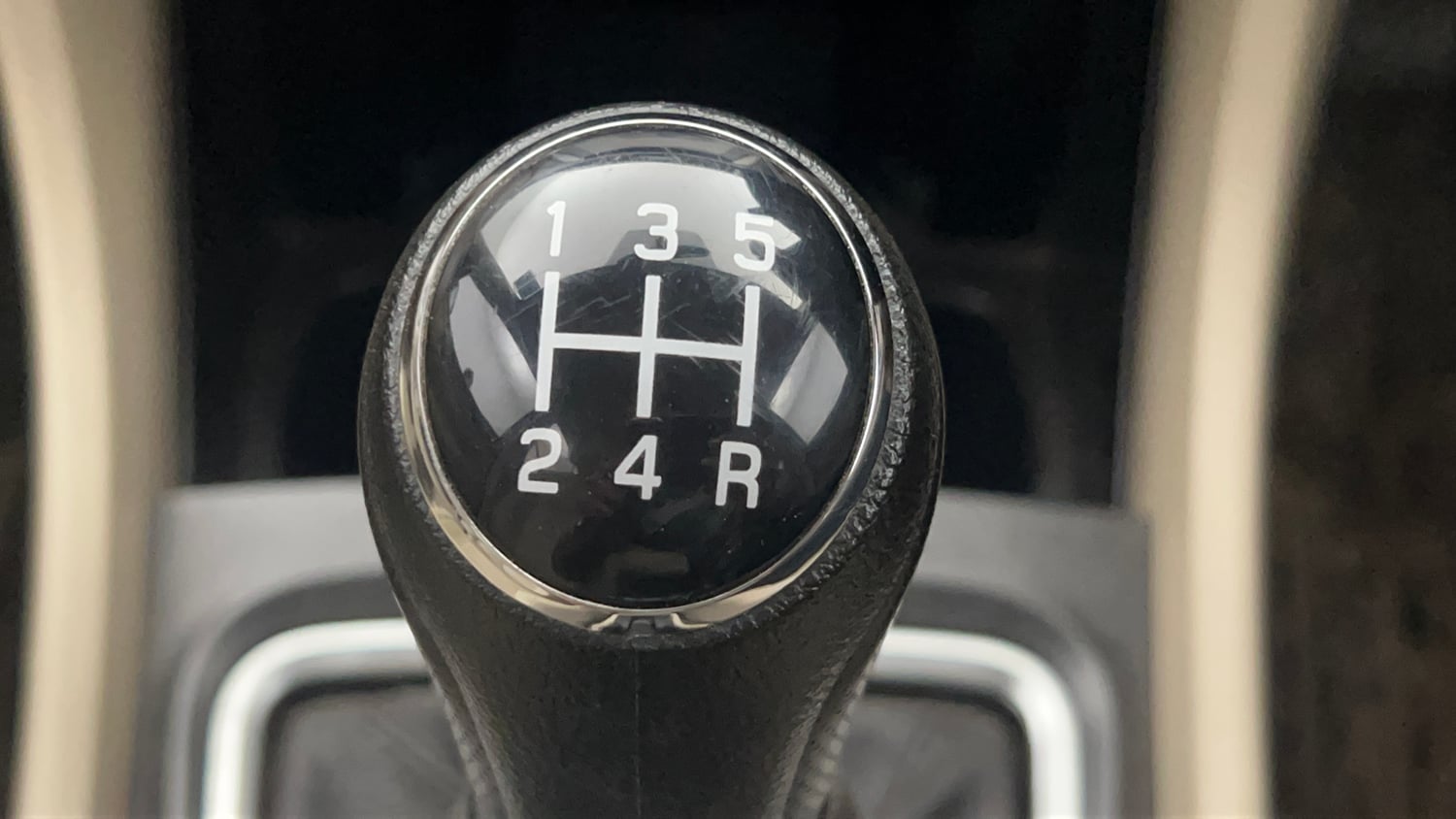 Used 2022 Maruti Suzuki Ciaz Alpha 1.5 Petrol Manual interior GEAR  KNOB VIEW