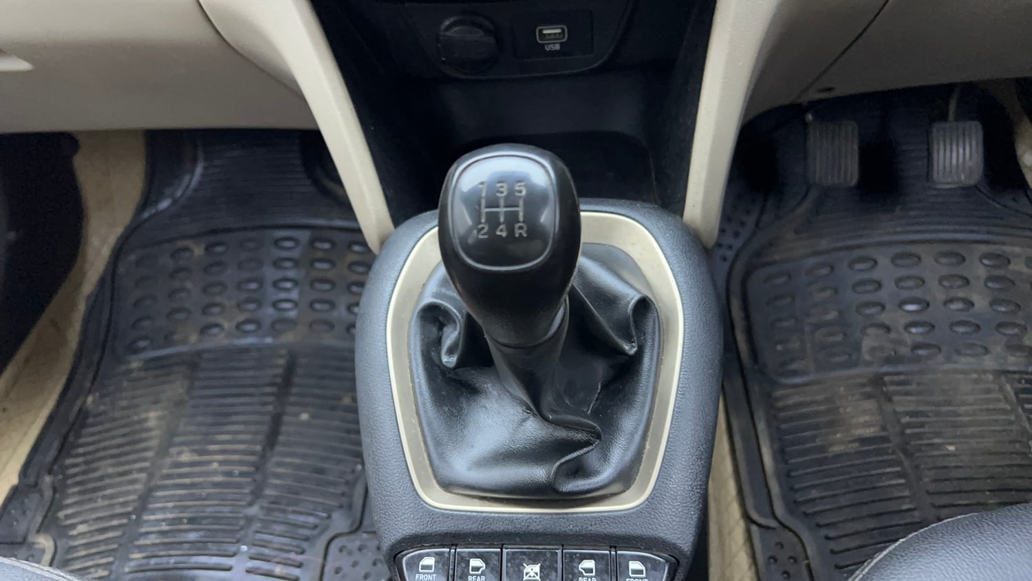 Used 2019 Hyundai Santro Sportz CNG Cng Manual interior GEAR  KNOB VIEW