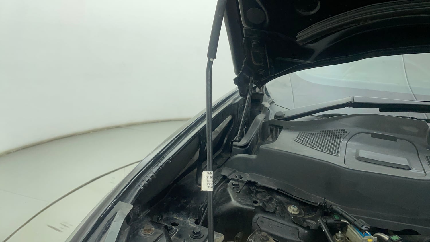 Used 2021 Tata Harrier XT Plus Dark Edition Diesel Manual engine ENGINE RIGHT SIDE HINGE & APRON VIEW