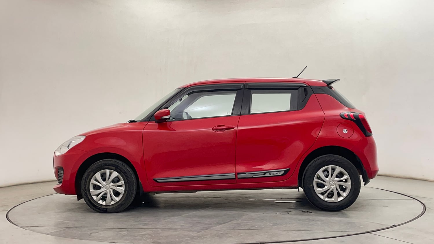 Used 2022 Maruti Suzuki Swift VXi AMT Petrol Automatic exterior LEFT SIDE VIEW