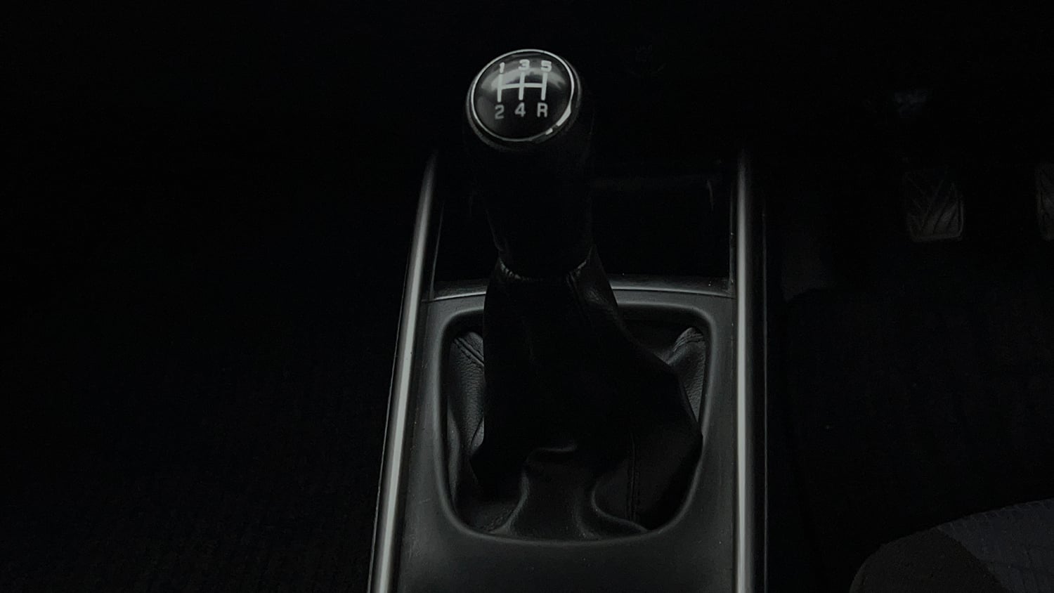 Used 2021 Maruti Suzuki Baleno Zeta Petrol Manual interior GEAR  KNOB VIEW