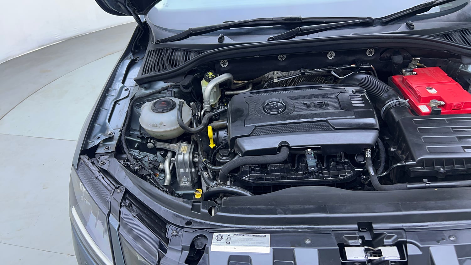 Used 2018 Skoda Octavia 1.8 TSI Style AT Petrol Automatic engine ENGINE RIGHT SIDE VIEW