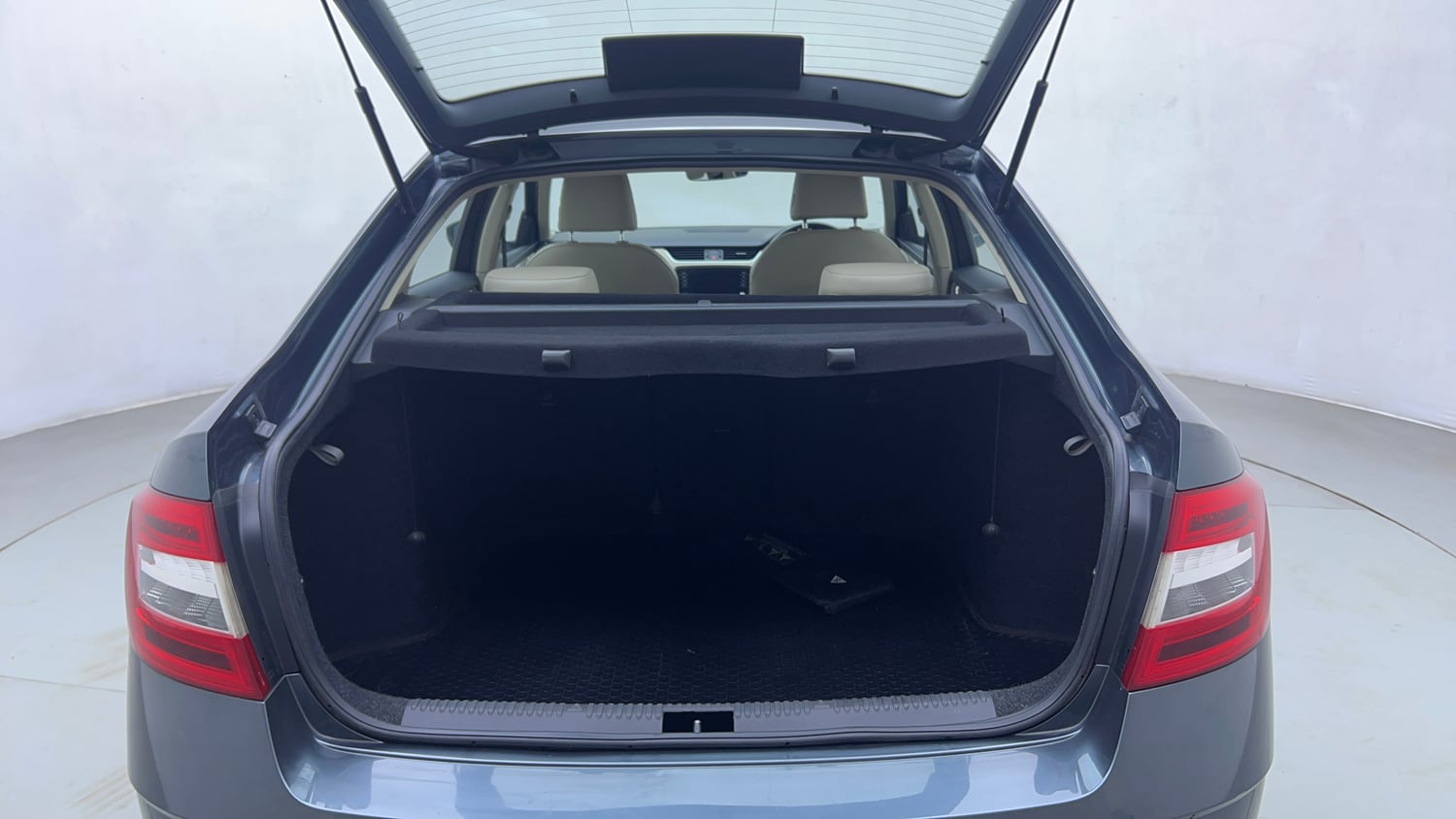 Used 2018 Skoda Octavia 1.8 TSI Style AT Petrol Automatic interior DICKY INSIDE VIEW