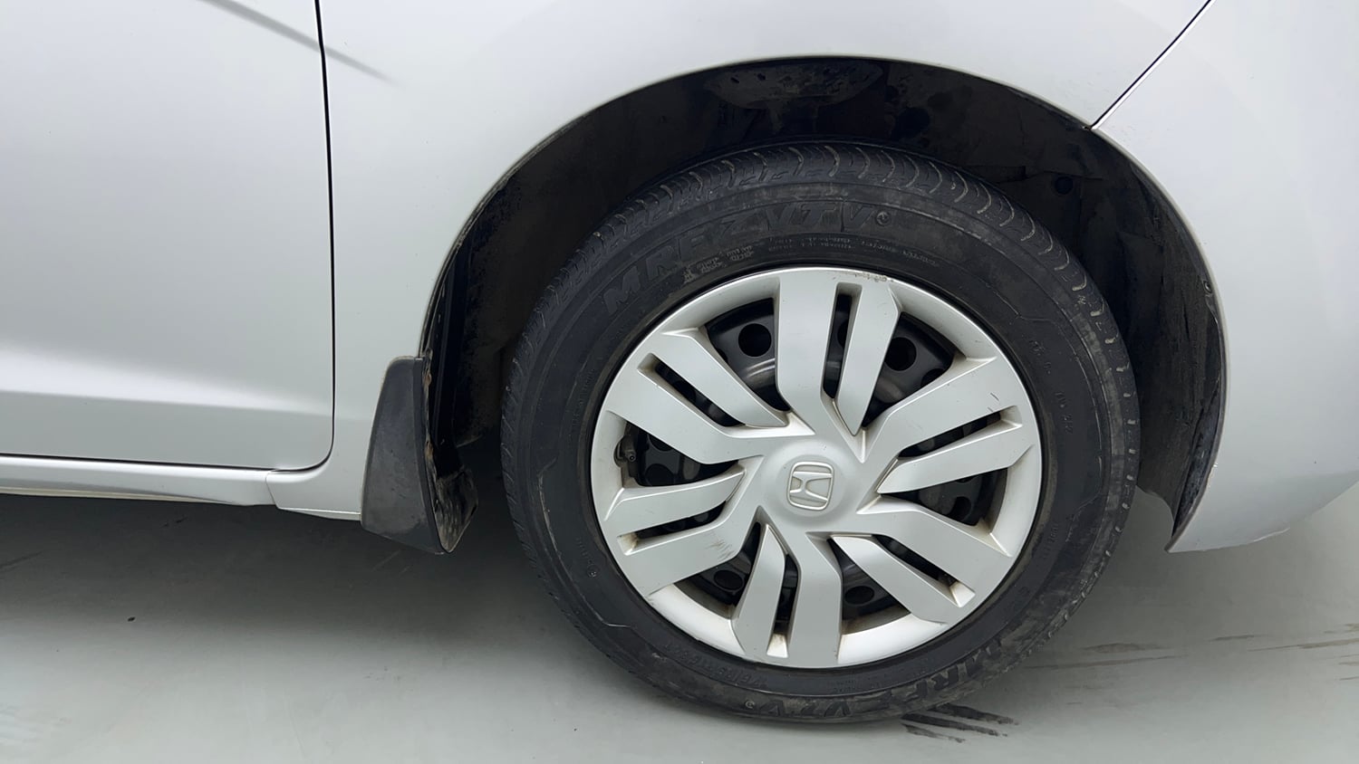Used 2017 Honda Jazz SV Petrol Petrol Manual tyres RIGHT FRONT TYRE RIM VIEW
